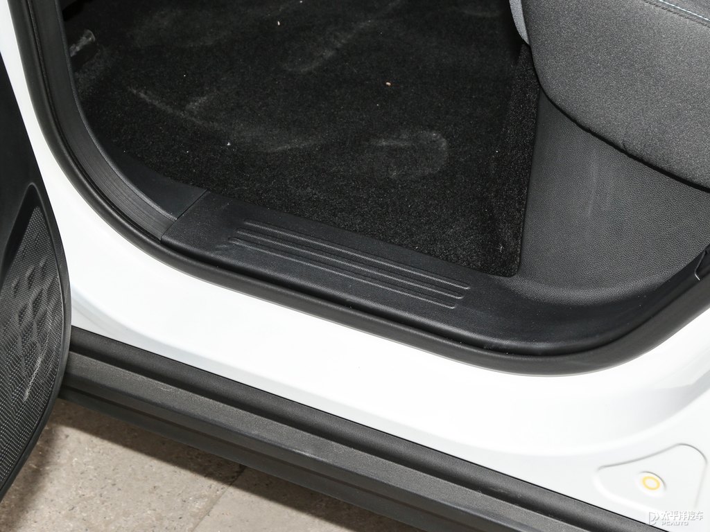 珍珠白AION Y車廂內(nèi)飾圖片