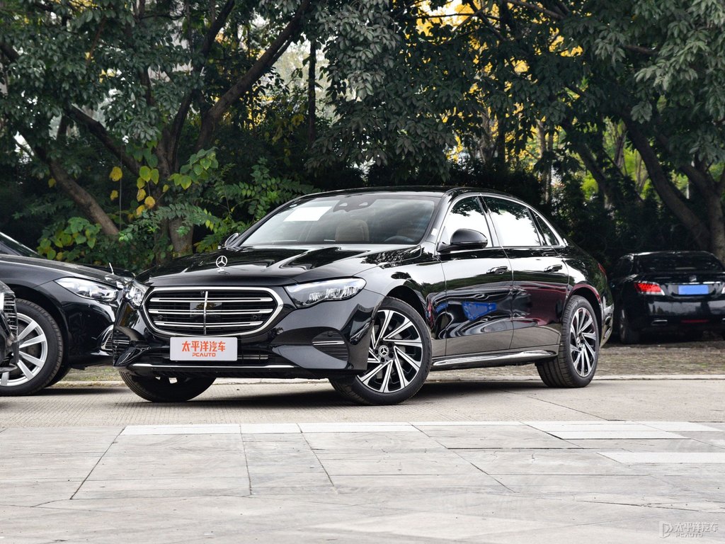 曜巖黑奔馳E級(jí)整車(chē)外觀外觀圖片