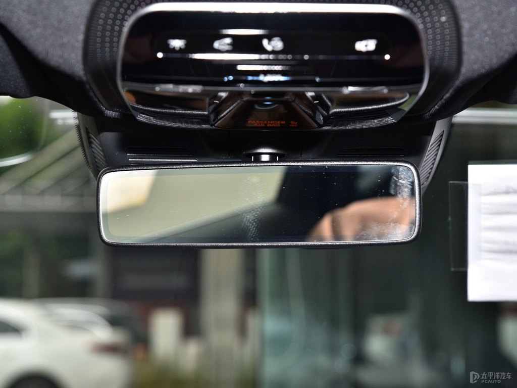 曜巖黑奔馳E級(jí)車(chē)廂內(nèi)飾圖片