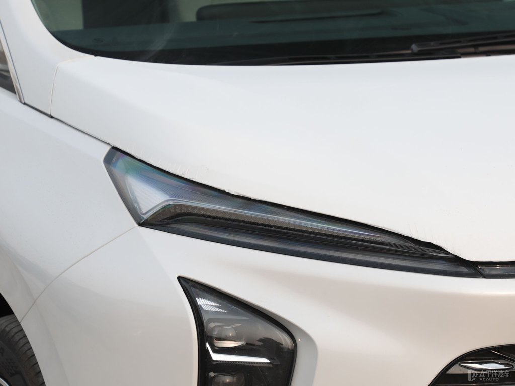 珍珠白別克GL8車頭外觀圖片