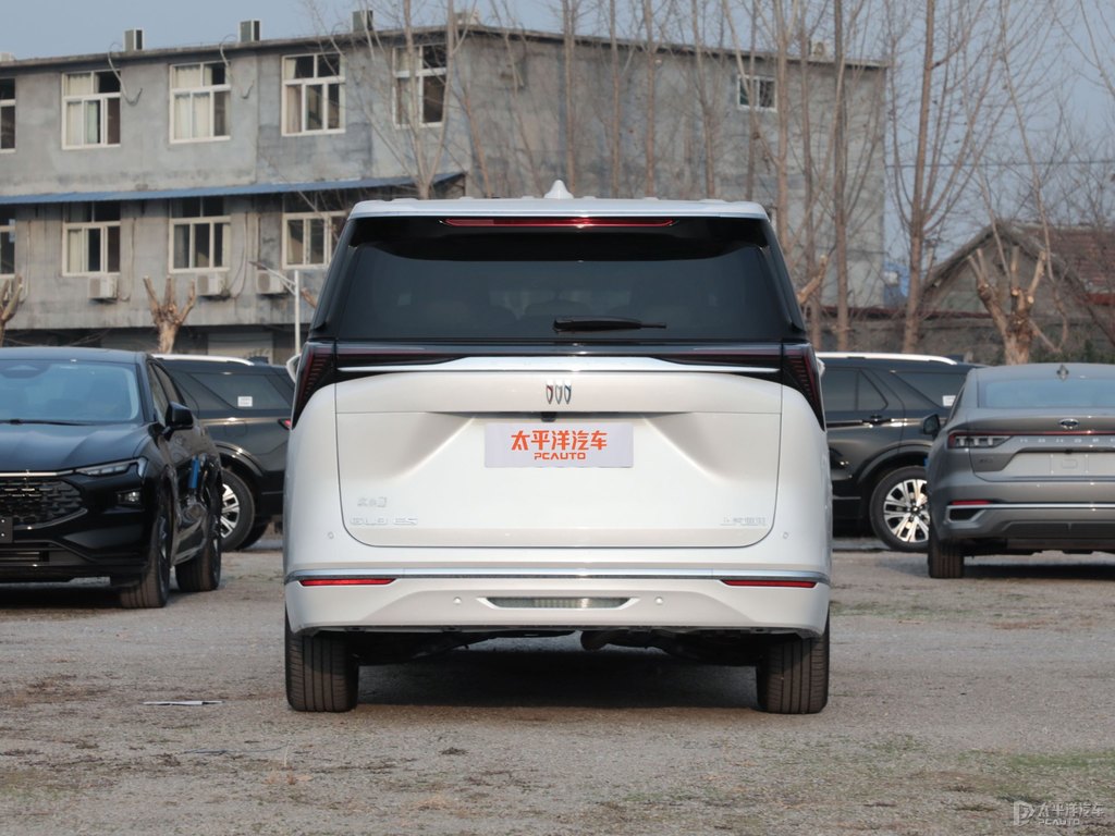 珍珠白別克GL8整車外觀外觀圖片
