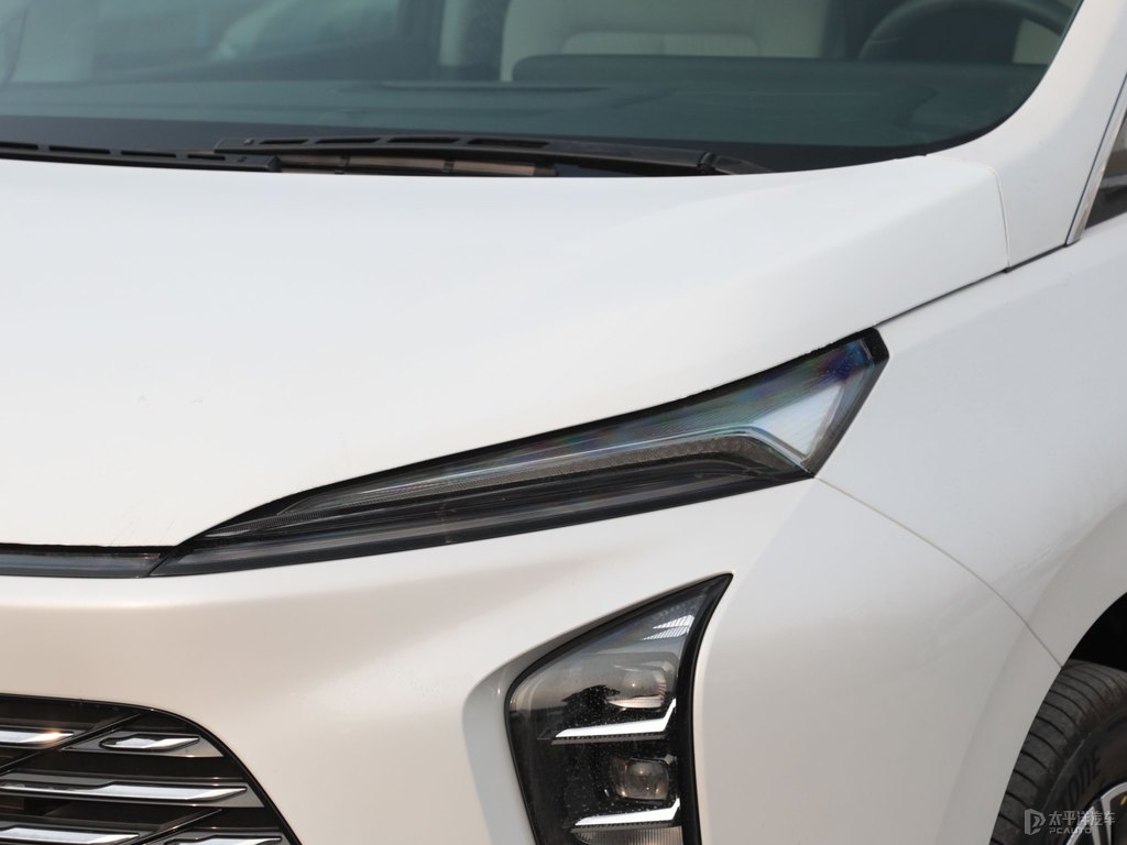 珍珠白別克GL8車(chē)頭外觀圖片