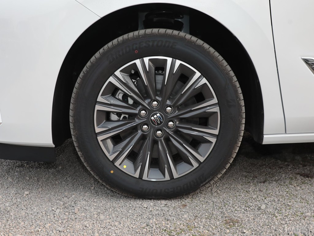 珍珠白別克GL8車身外觀圖片