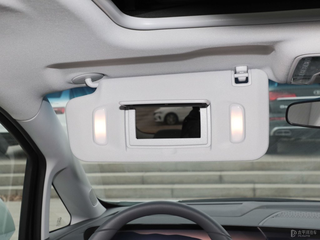 珍珠白別克GL8車廂內(nèi)飾圖片