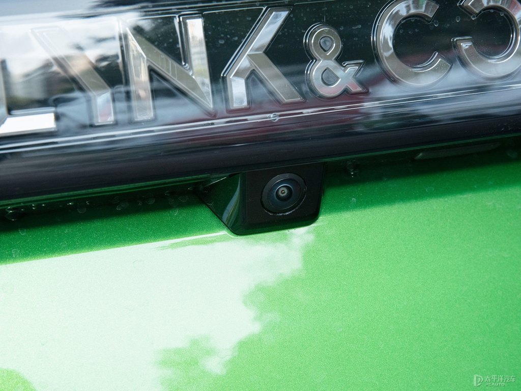 綠色領(lǐng)克03車尾外觀圖片