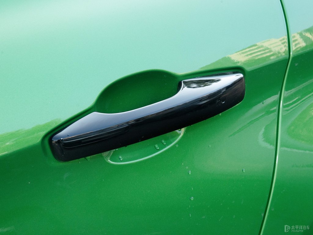 綠色領(lǐng)克03車身外觀圖片
