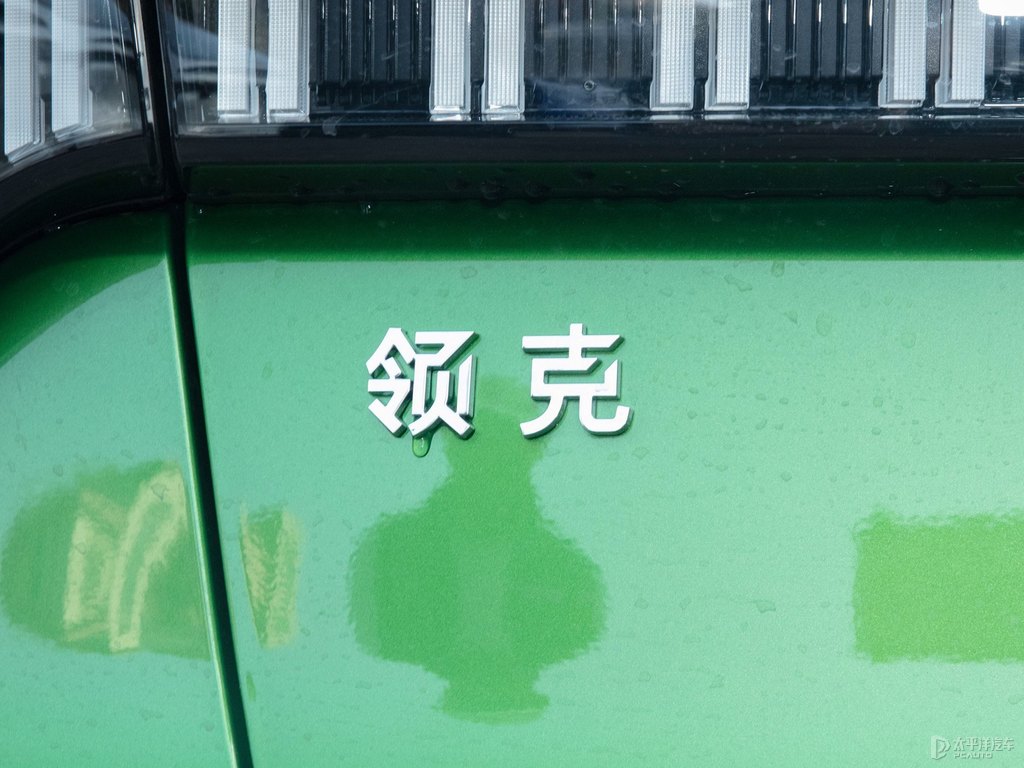 綠色領(lǐng)克03車尾外觀圖片