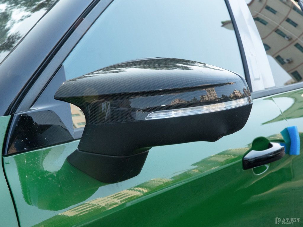 綠色領(lǐng)克03車身外觀圖片