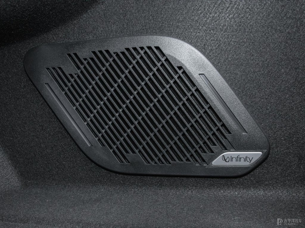 綠色領(lǐng)克03車廂內(nèi)飾圖片