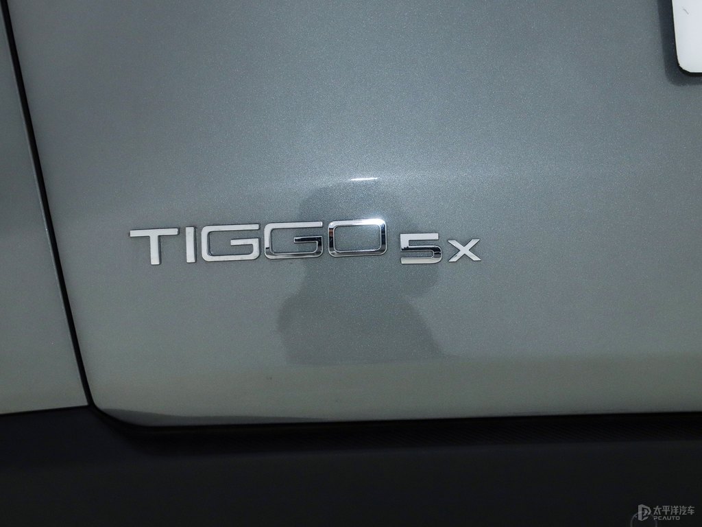 鉆石銀瑞虎5x車尾外觀圖片