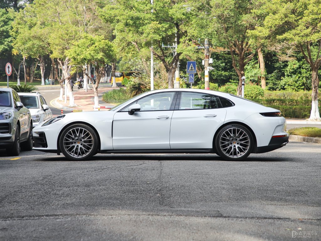 細(xì)花白Panamera整車外觀外觀圖片