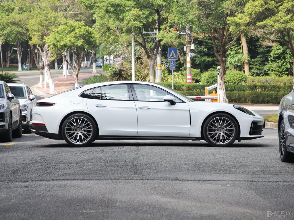細(xì)花白Panamera整車(chē)外觀外觀圖片