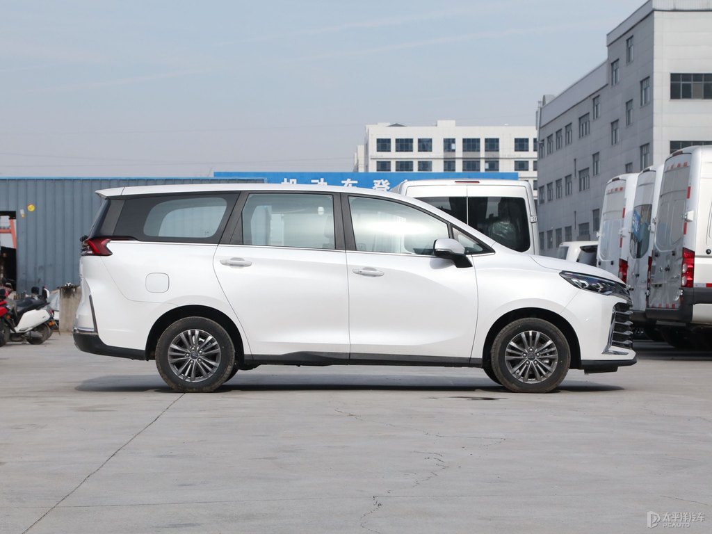 珠光白大通G50整車外觀外觀圖片