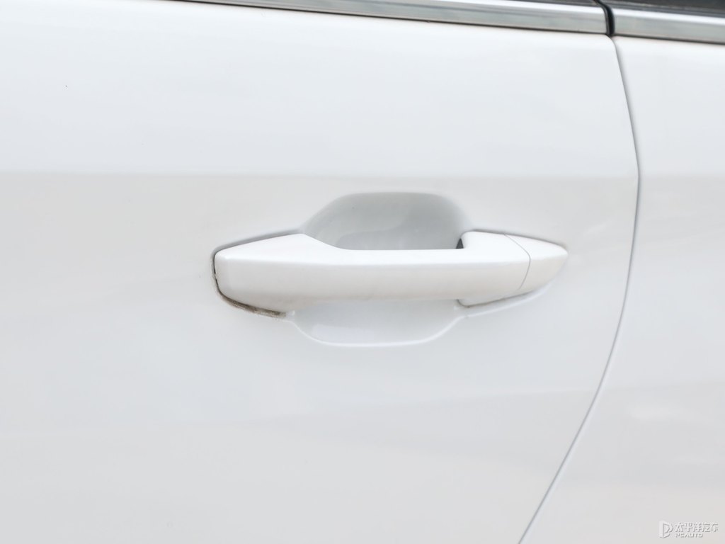 珠光白大通G50車身外觀圖片