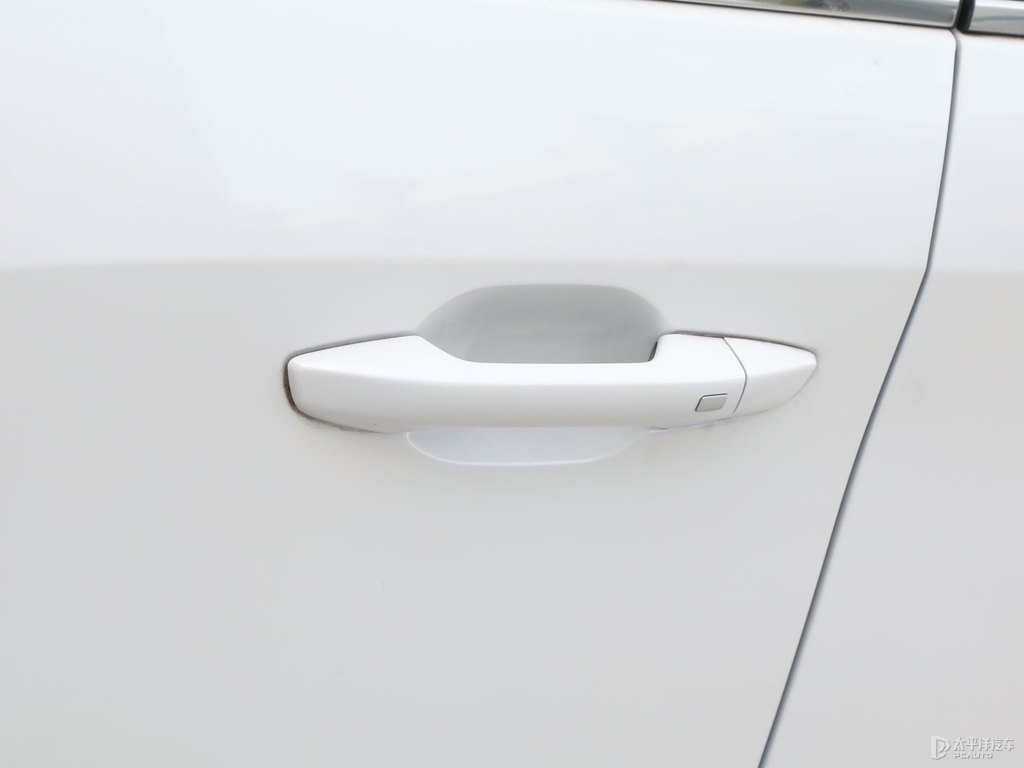 珠光白大通G50車身外觀圖片