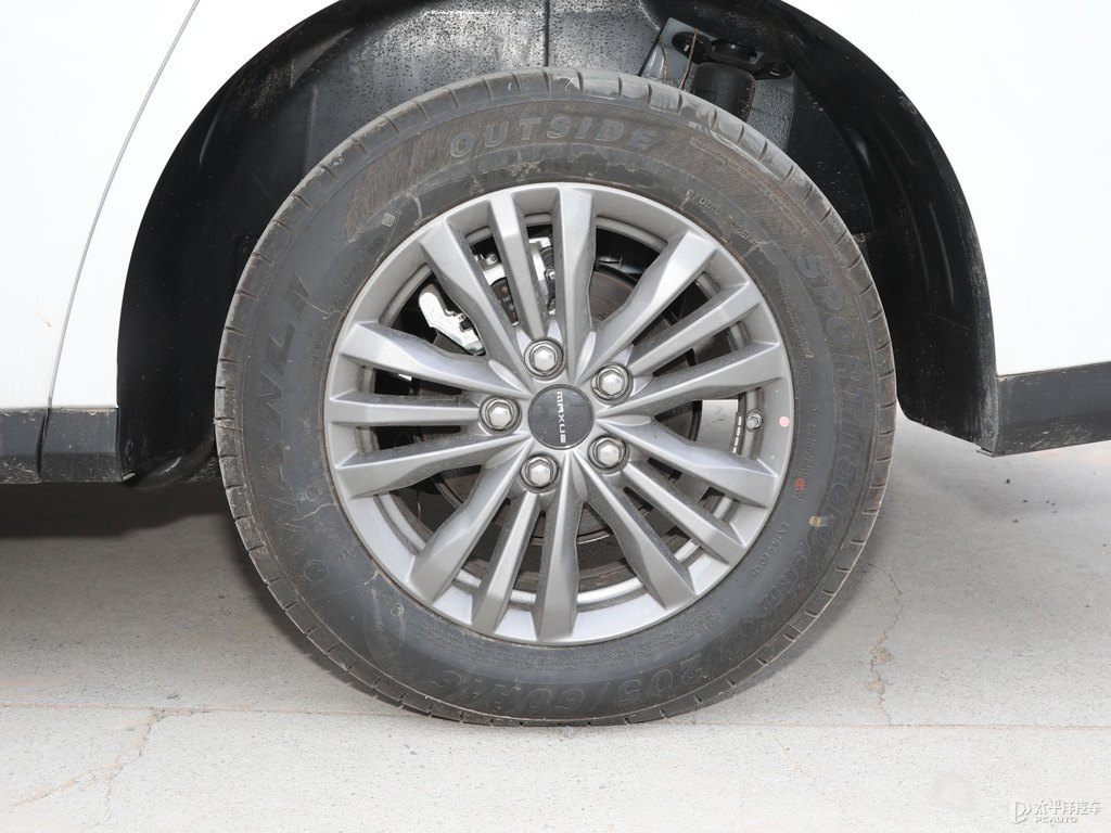 珠光白大通G50車身外觀圖片
