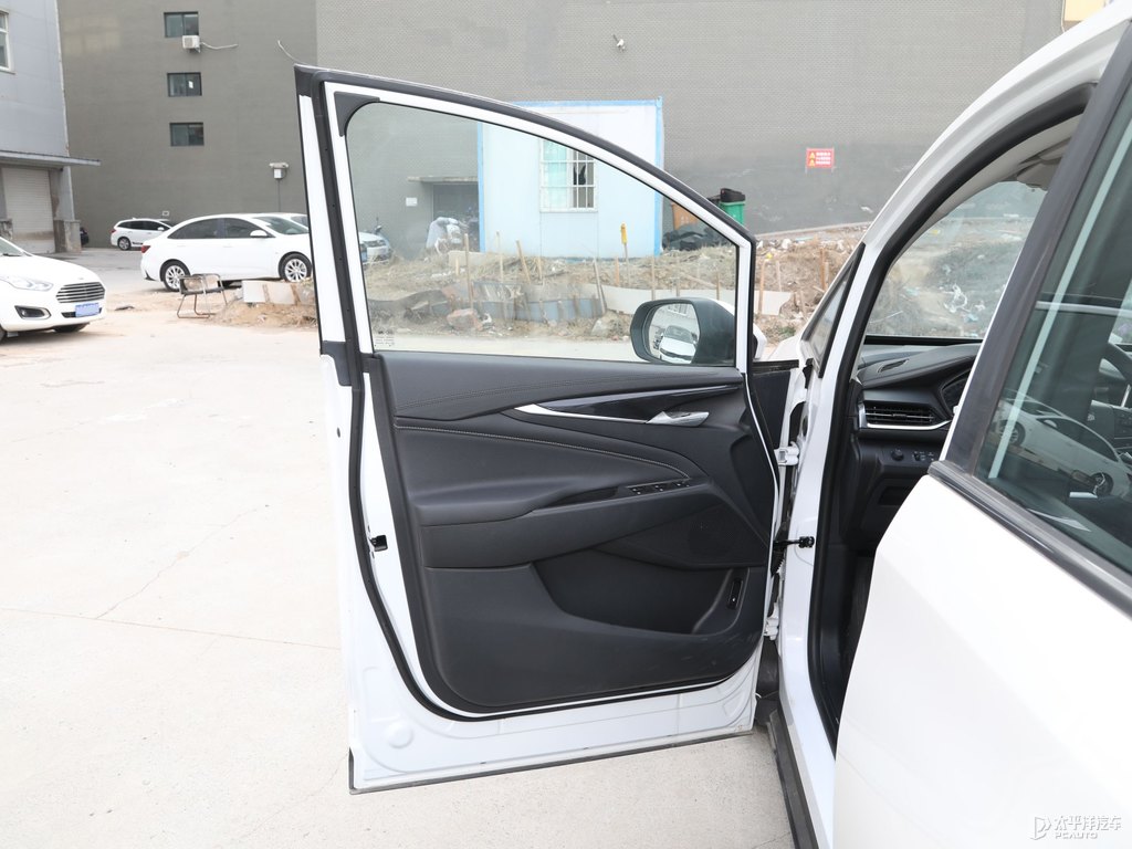 珠光白大通G50車廂內(nèi)飾圖片