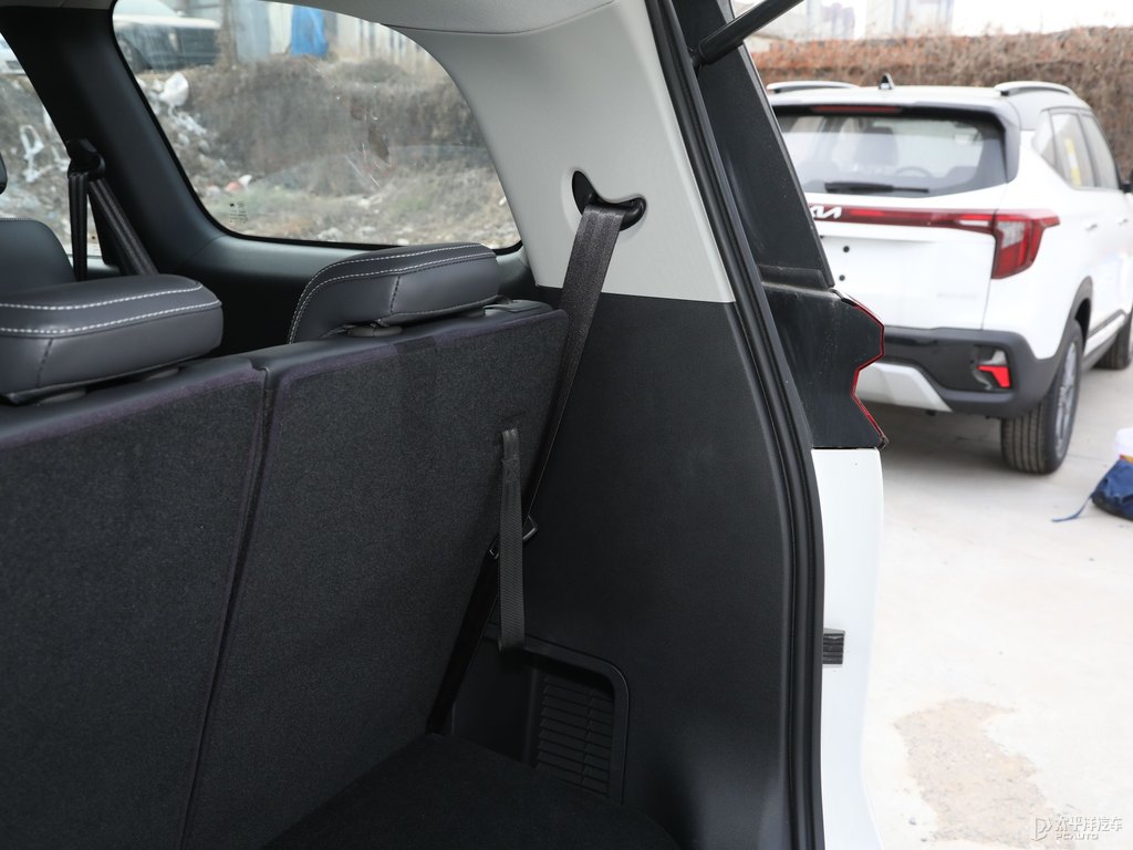 珠光白大通G50后備廂空間圖片