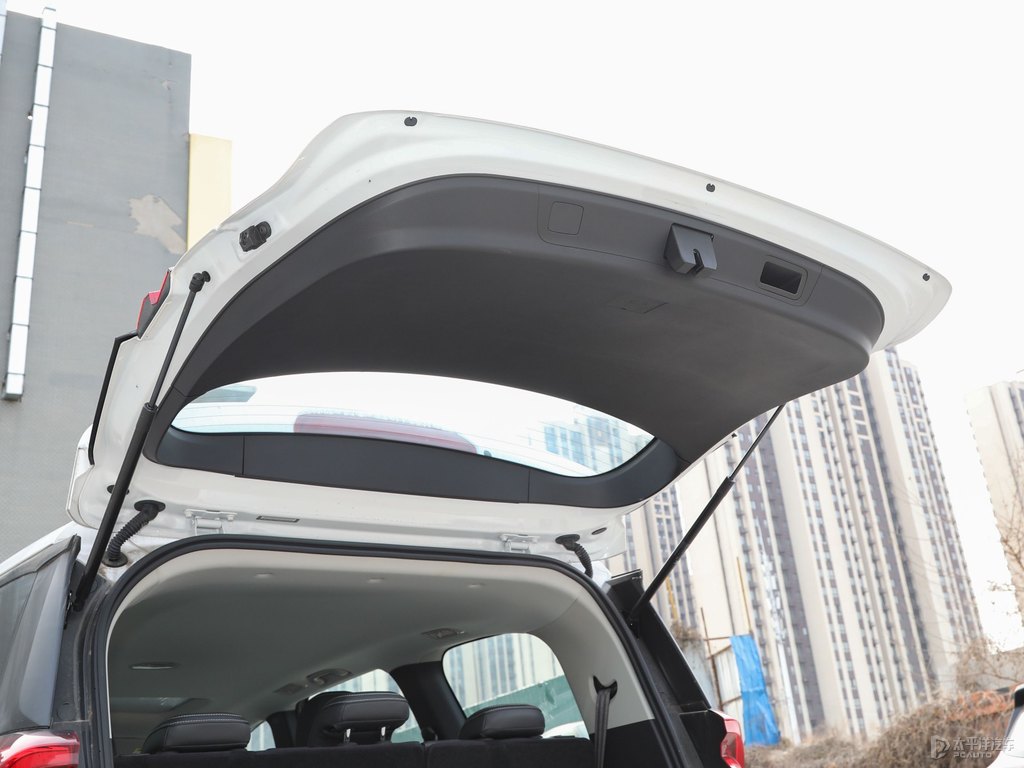 珠光白大通G50后備廂空間圖片