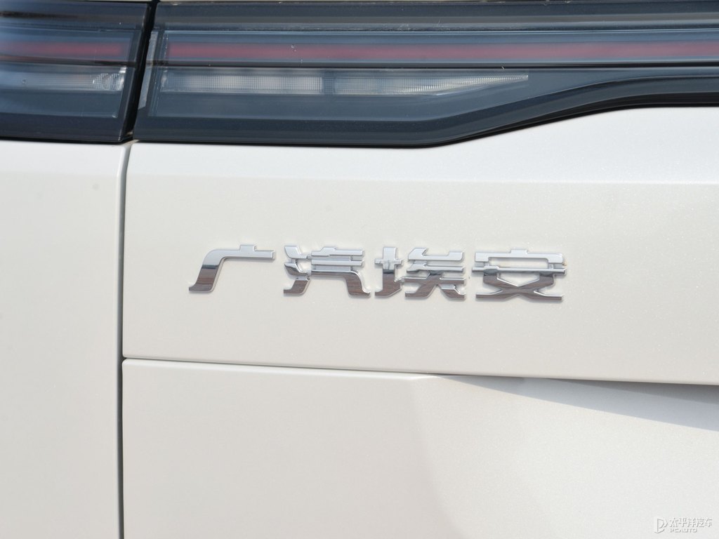 珍珠白AION Y車尾外觀圖片
