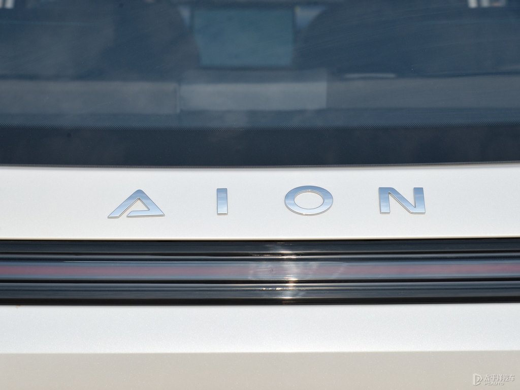 珍珠白AION Y車尾外觀圖片