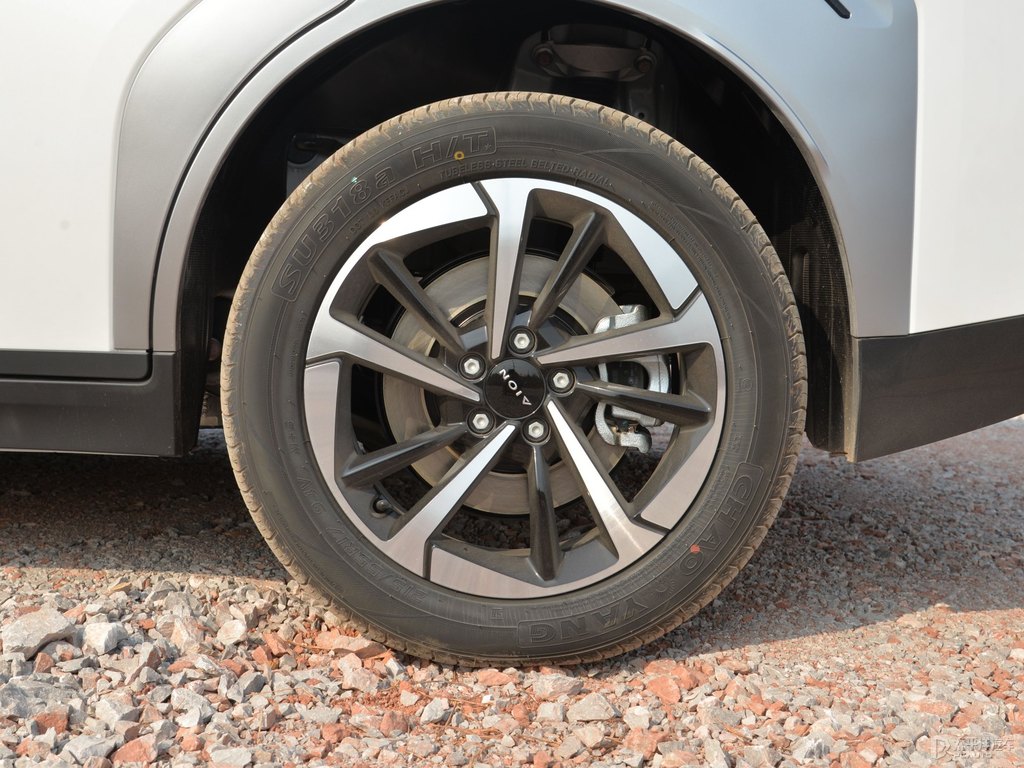 珍珠白AION Y車身外觀圖片