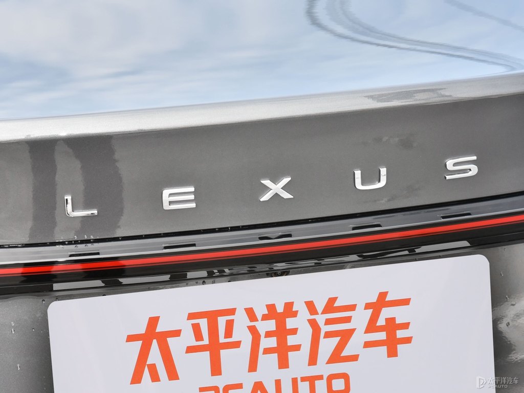 超音速流光金屬色雷克薩斯ES車尾外觀圖片