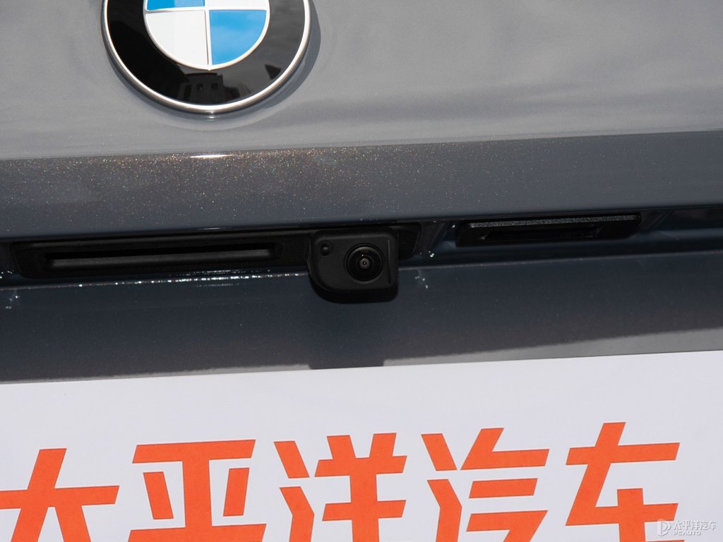 閃耀銅灰寶馬5系車尾外觀圖片