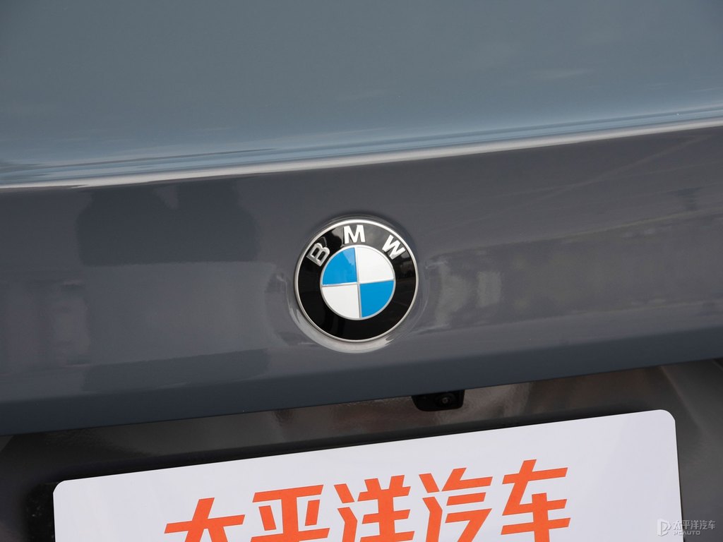 閃耀銅灰寶馬5系車尾外觀圖片