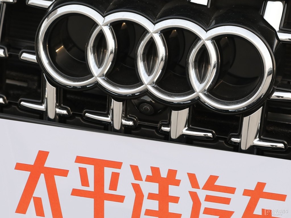 賽百靈黑奧迪A8L車頭外觀圖片