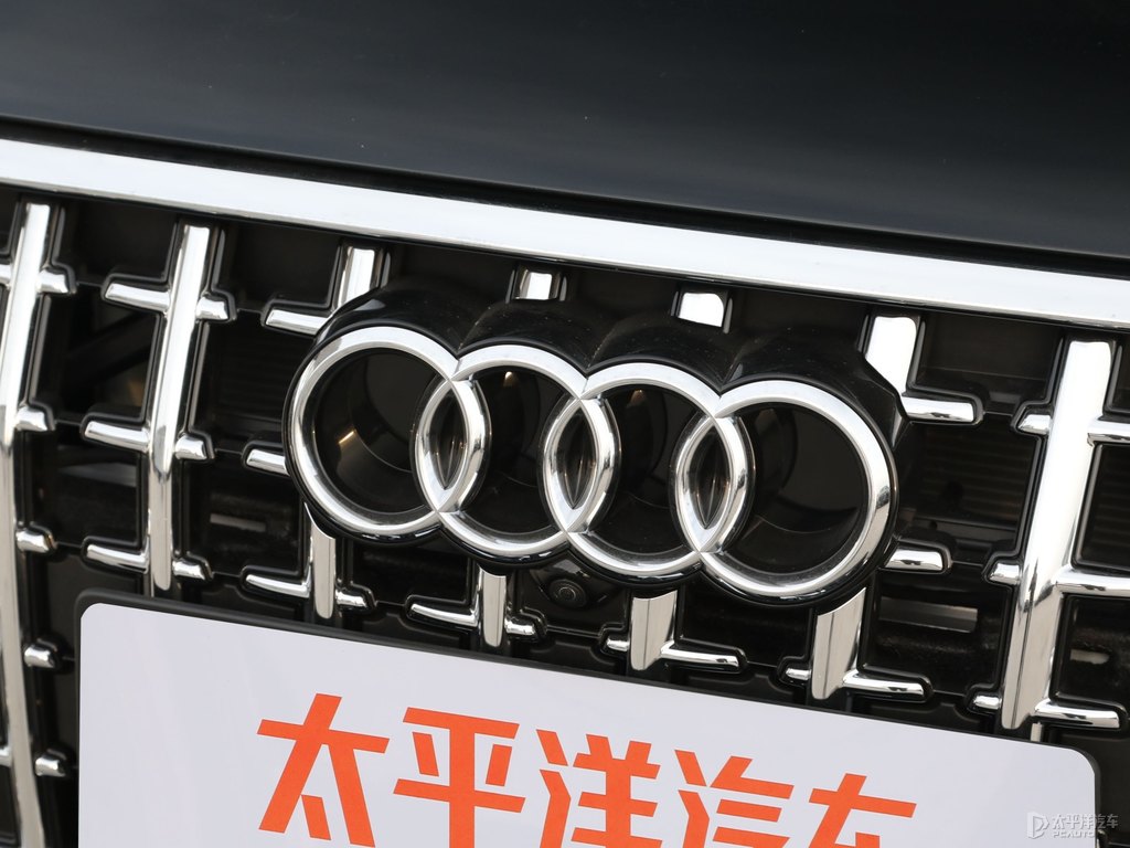 賽百靈黑奧迪A8L車頭外觀圖片