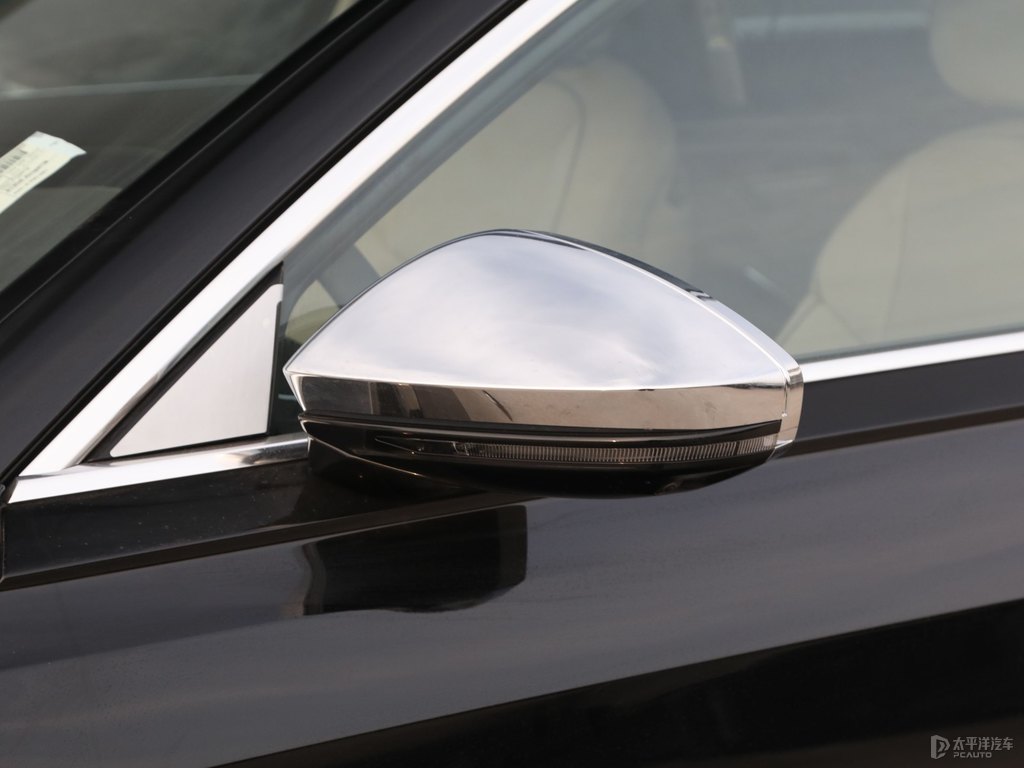 賽百靈黑奧迪A8L車身外觀圖片