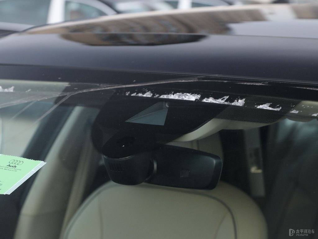 賽百靈黑奧迪A8L車身外觀圖片