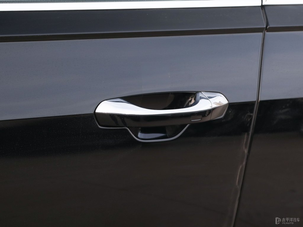 賽百靈黑奧迪A8L車身外觀圖片