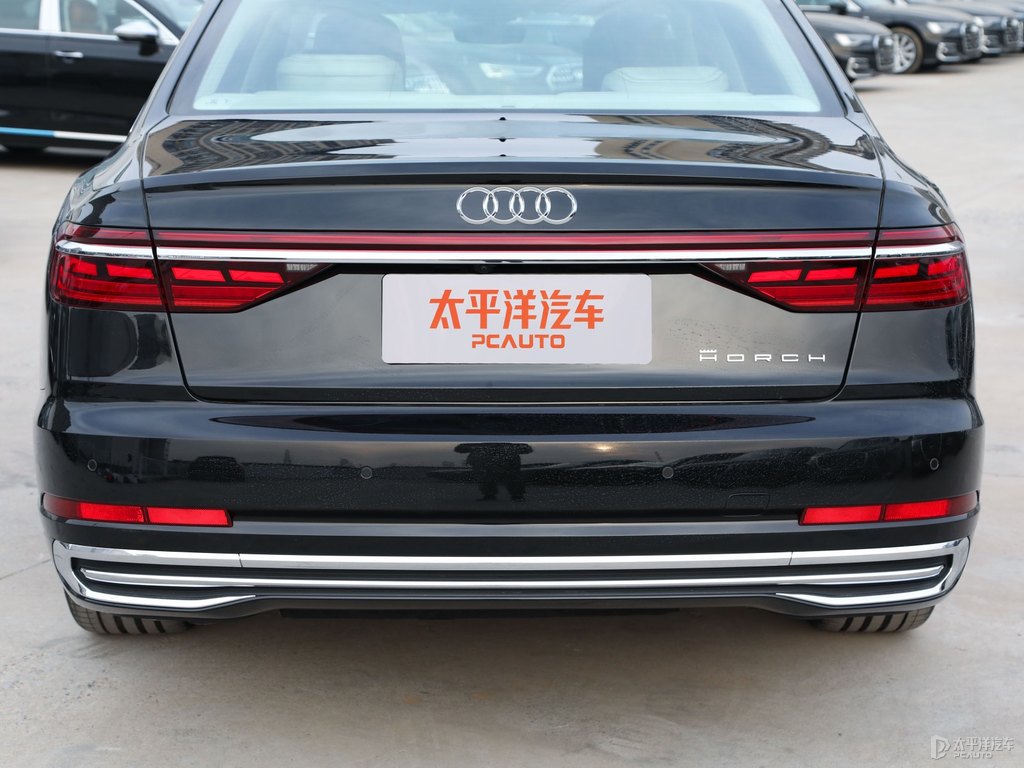 賽百靈黑奧迪A8L車尾外觀圖片