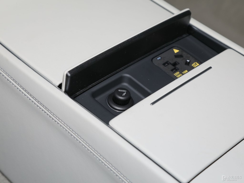 賽百靈黑奧迪A8L座椅內(nèi)飾圖片