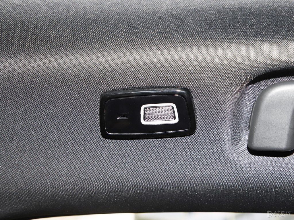 薄霧灰沃爾沃S90新能源車廂內飾圖片