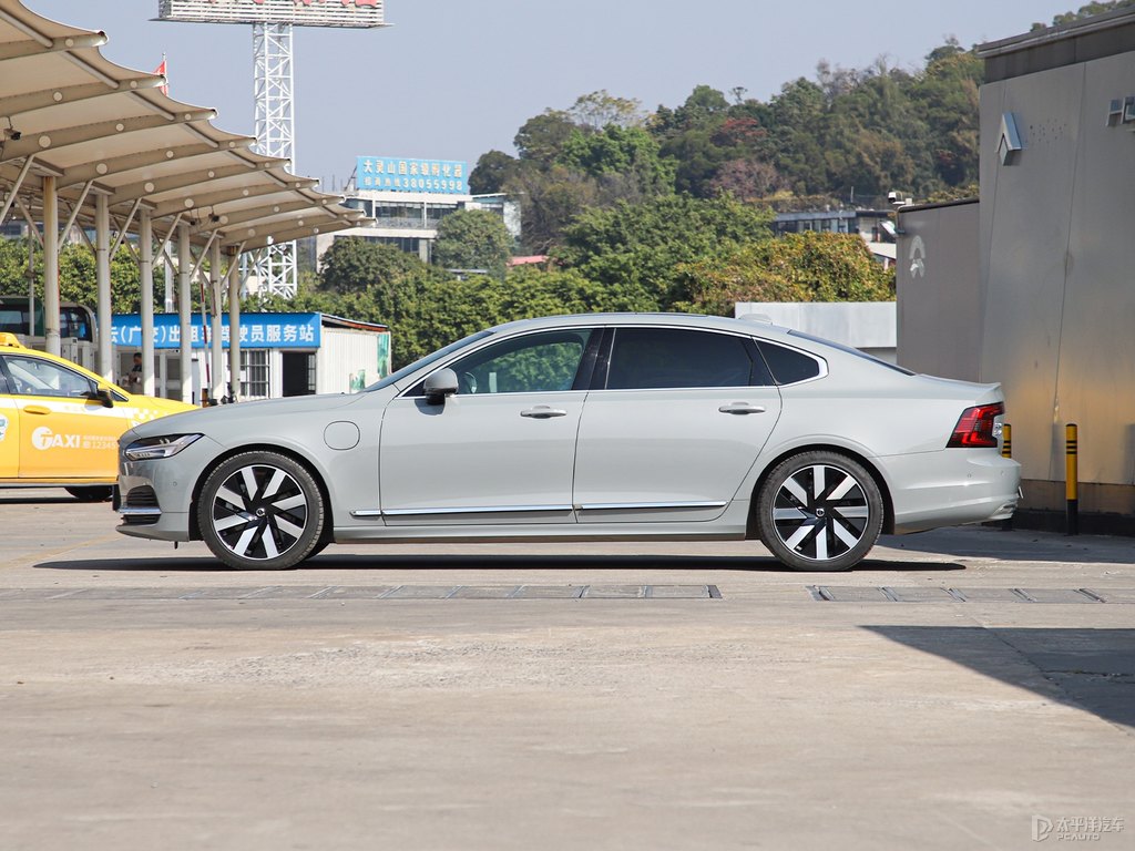 薄霧灰沃爾沃S90新能源整車外觀外觀圖片