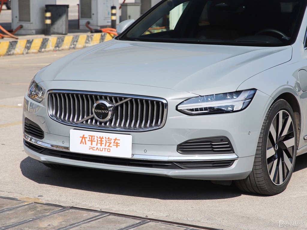 薄霧灰沃爾沃S90新能源車頭外觀圖片