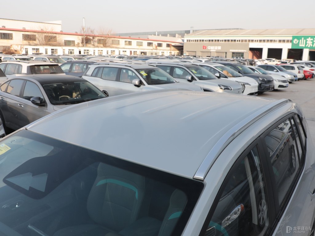 素雅灰AION Y車身外觀圖片