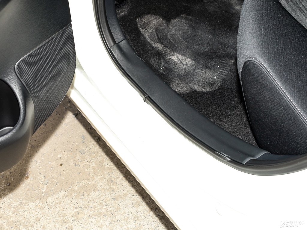 象牙白軒逸車廂內(nèi)飾圖片