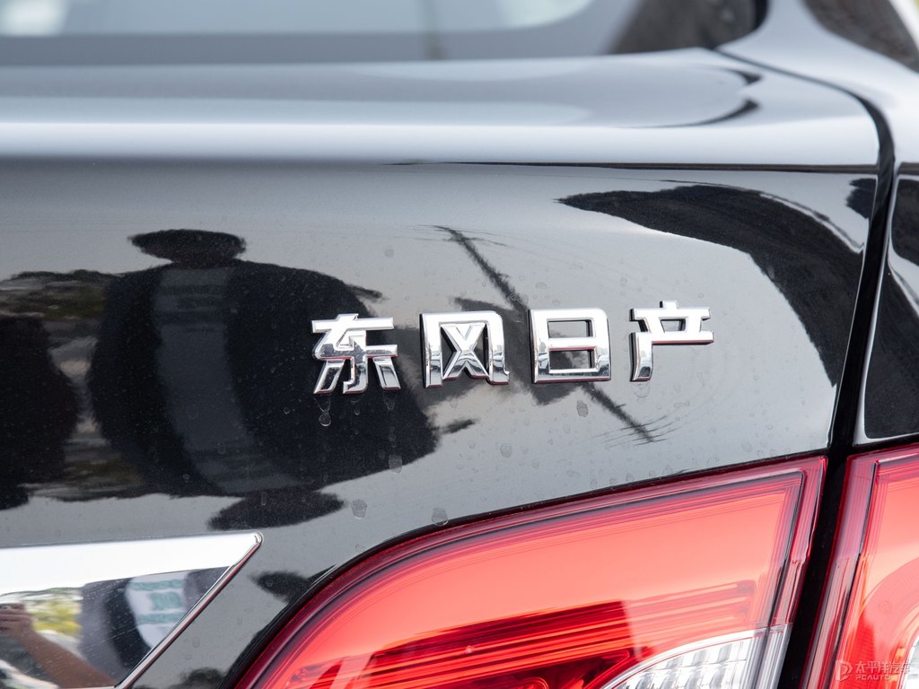 曜石黑軒逸車尾外觀圖片