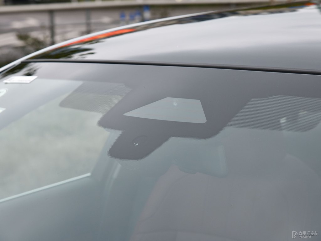 礦石白寶馬5系車身外觀圖片