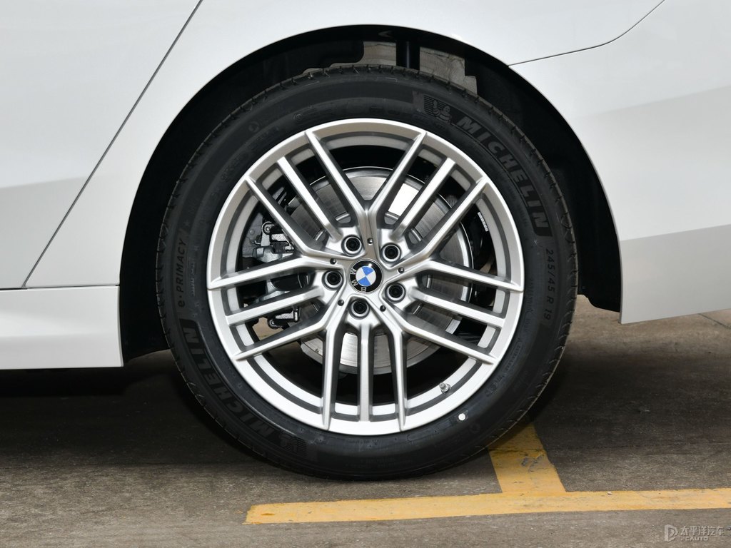 礦石白寶馬5系車身外觀圖片