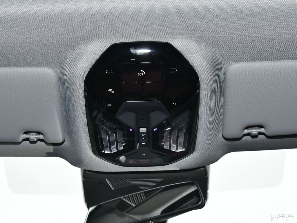礦石白寶馬5系車廂內飾圖片