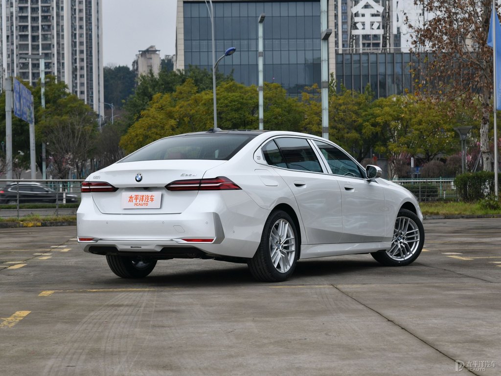 礦石白寶馬5系整車外觀外觀圖片