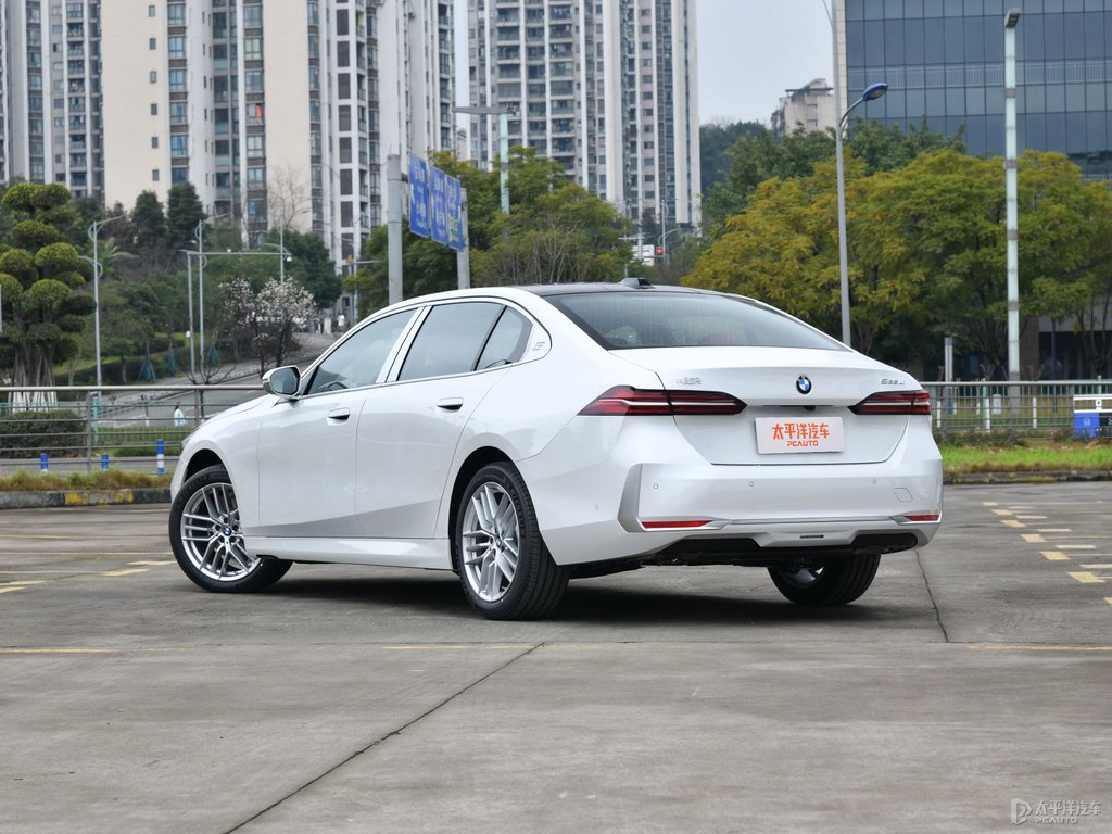 礦石白寶馬5系整車外觀外觀圖片