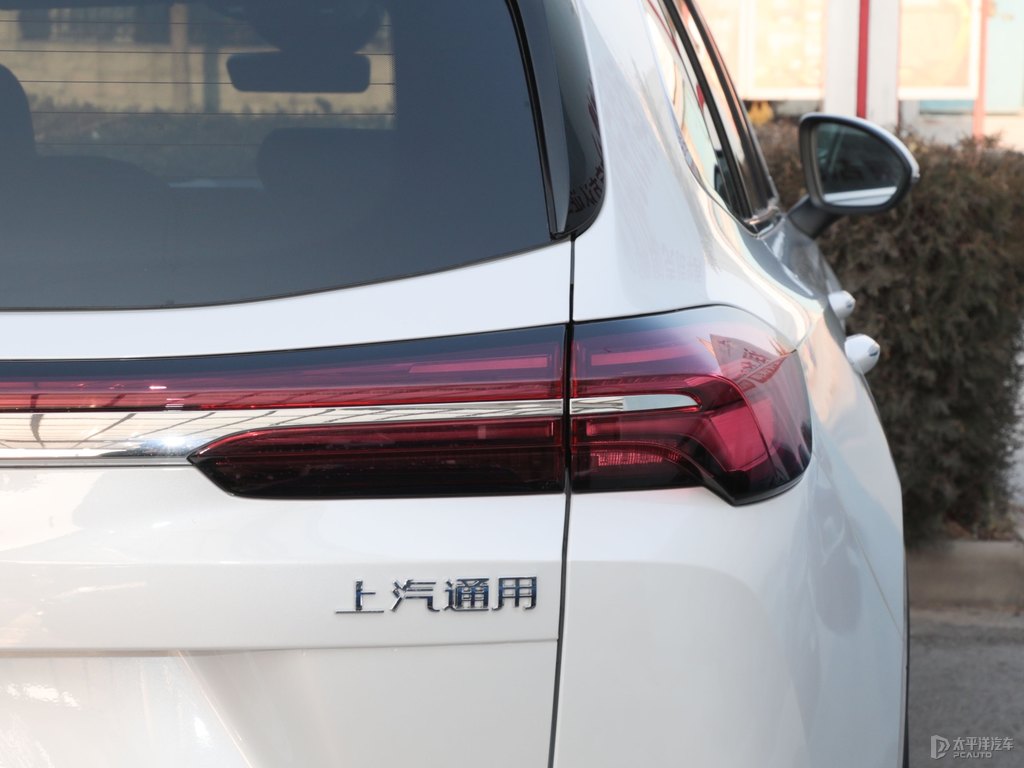 珍珠白昂科威車(chē)尾外觀(guān)圖片