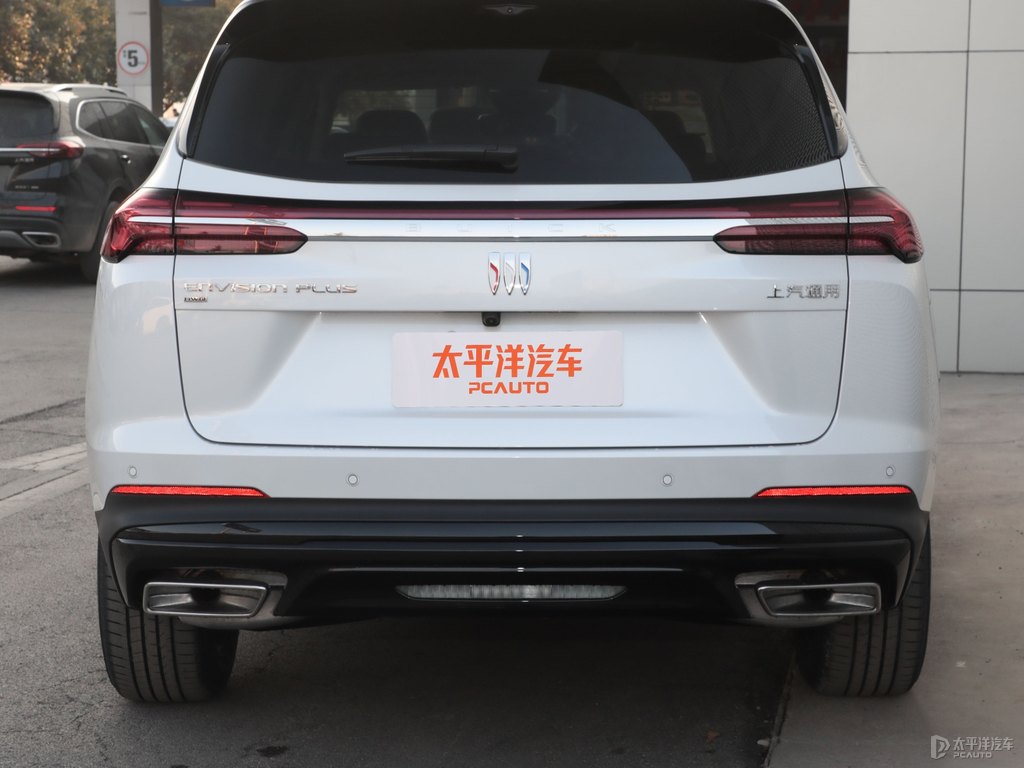 珍珠白昂科威車尾外觀圖片