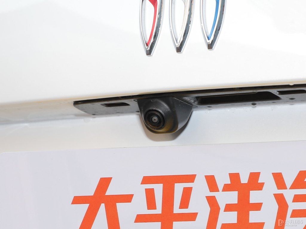 珍珠白昂科威車尾外觀圖片
